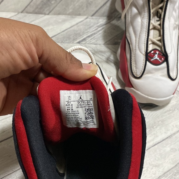 JORDAN PRO STRONG GS CHICAGO SIZE 7Y COLOR WHITE & RED GREAT CONDITION ✨ - Picture 6 of 8